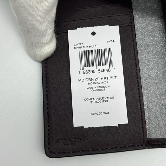 Coach Medium Corner Zip Wallet With Heart Bolt
Print Silver Black Multi - Picture 11 of 15